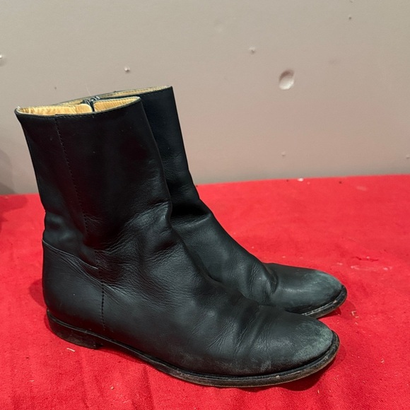 Salvatore Ferragamo Shoes - Salvatore Ferragamo Black Leather Heeled Boots